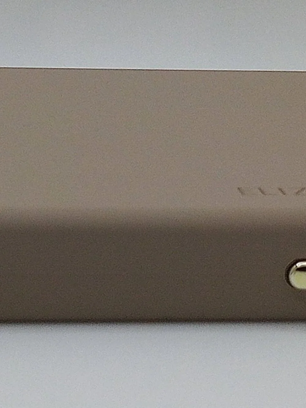 Elizabeth James Silicone Case MagSafe – iPhone 15/14/13 – Taupe – NEW